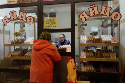 На ринку у Харкові продають яйця, ціни на яйця, дорогі яйця На ринку у Харкові продають яйця, ціни на яйця, дорогі яйця