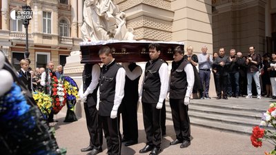 "Бачите, сонце світить? Це він": Одеська опера попрощалася із солістом Владиславом Гораєм "Бачите, сонце світить? Це він": Одеська опера попрощалася із солістом Владиславом Гораєм