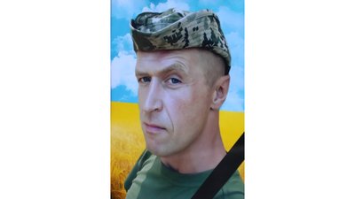 На Чернігівщині поховали захисників Олександра Гостара та Сергія Петрика На Чернігівщині поховали захисників Олександра Гостара та Сергія Петрика