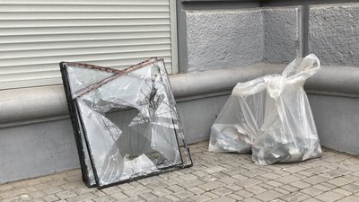 У Шевченківському районі Харкова учувають наслідки російського обстрілу, 30 березня 2025 року У Шевченківському районі Харкова учувають наслідки російського обстрілу, 30 березня 2025 року