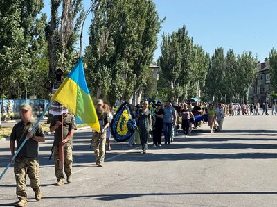 У громаді на Кіровогращині попрощалися із військовим Кирилом Шоломом У громаді на Кіровогращині попрощалися із військовим Кирилом Шоломом