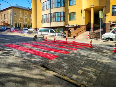 Підвищений пішохідний перехід у Чернівцях Підвищений пішохідний перехід у Чернівцях