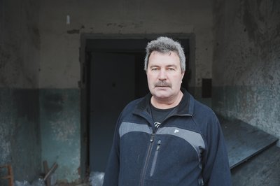 Микола — переселенець та працівник пошкодженого ударами підприємства у Харкові Микола — переселенець та працівник пошкодженого ударами підприємства у Харкові