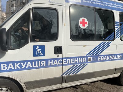 Їх житло тричі було під обстрілом. У Херсоні волонтери евакуювали подружжя з прибережної зони Їх житло тричі було під обстрілом. У Херсоні волонтери евакуювали подружжя з прибережної зони