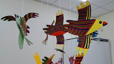 Майстер народної творчості Дмитро Денисенко переселенець з Бахмута пташки з паперу Краматорськ Донецька область 4 грудня 2024 рік Майстер народної творчості Дмитро Денисенко переселенець з Бахмута пташки з паперу Краматорськ Донецька область 4 грудня 2024 рік