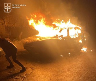 Спалив автівку через ревнощі: правоохоронці затримали киянина Спалив автівку через ревнощі: правоохоронці затримали киянина