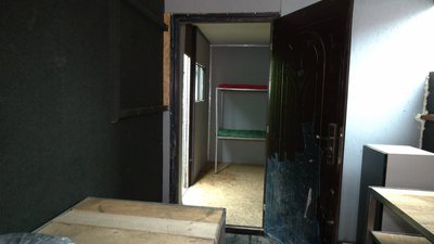 У Хмельницькому волонтери переробляють вантажівку на майстерню для військових У Хмельницькому волонтери переробляють вантажівку на майстерню для військових