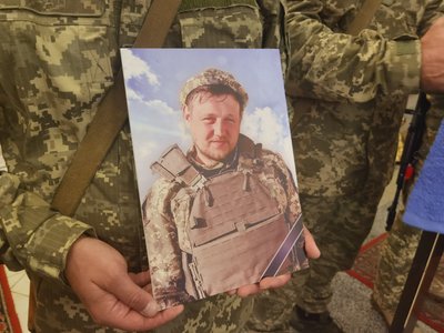 У Полтаві дозволили встановити меморіальні дошки на честь шести захисників України У Полтаві дозволили встановити меморіальні дошки на честь шести захисників України