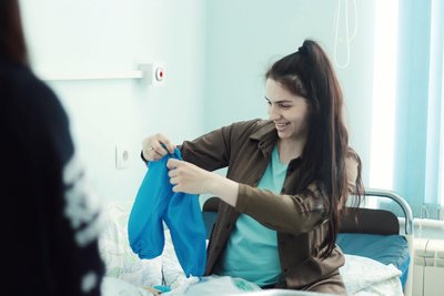 У Житомирі новонародженим малюкам подарували їхні перші вишиванки У Житомирі новонародженим малюкам подарували їхні перші вишиванки