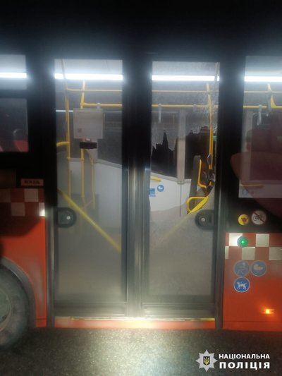 У Харкові невідомий стріляв по автобусах У Харкові невідомий стріляв по автобусах
