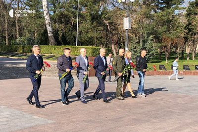 "Для одеситів це дуже велике свято": в Одесі відзначили 80 річницю звільнення від окупації "Для одеситів це дуже велике свято": в Одесі відзначили 80 річницю звільнення від окупації