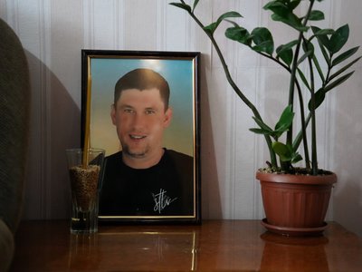 “Мріяла, аби він повів дочку під вінець” - родина загиблого зенітника збирає підписи на присвоєння звання Героя України “Мріяла, аби він повів дочку під вінець” - родина загиблого зенітника збирає підписи на присвоєння звання Героя України