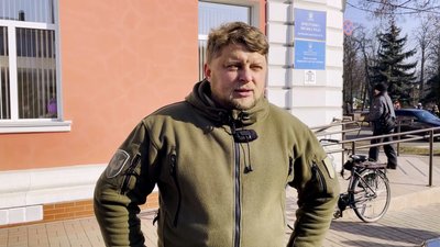 "Не мовчи! Полон вбиває": у Прилуках вперше відбулася акція на підтримку полонених та зниклих безвісти "Не мовчи! Полон вбиває": у Прилуках вперше відбулася акція на підтримку полонених та зниклих безвісти
