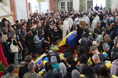 Загинули на Донеччині та Харківщині: у Луцьку попрощалися з Олександром Махновцем і Валерієм Максимчуком Загинули на Донеччині та Харківщині: у Луцьку попрощалися з Олександром Махновцем і Валерієм Максимчуком