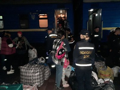 На Черкащину вночі прибув евакуаційний потяг з Донеччини На Черкащину вночі прибув евакуаційний потяг з Донеччини
