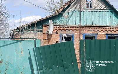 Пошкоджені ворота після удару по Пертівці Ізмського району Пошкоджені ворота після удару по Пертівці Ізмського району