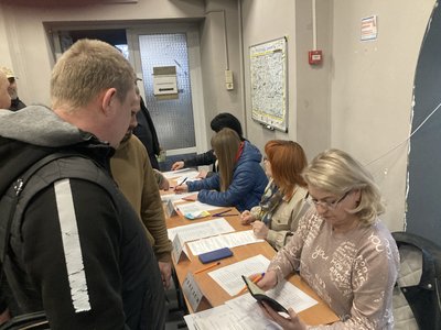 Видача бюлетенів для голосування за представника області до складу Ради ветеранів Видача бюлетенів для голосування за представника області до складу Ради ветеранів