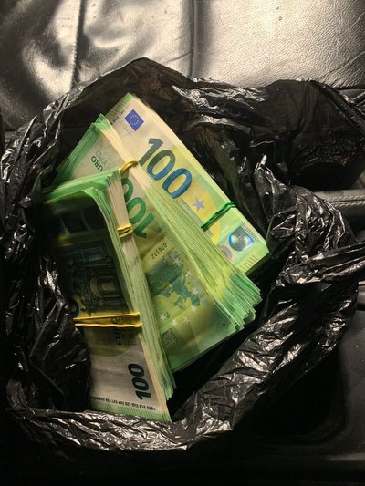 У пункті пропуску на Львівщині у водія виявили незадекларовану готівку У пункті пропуску на Львівщині у водія виявили незадекларовану готівку
