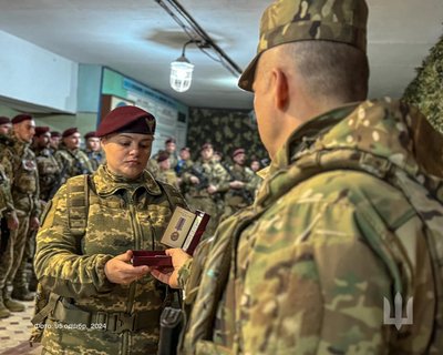 Воїни 95-ї десантно-штурмової бригади отримали нагороди від генерала Сирського Воїни 95-ї десантно-штурмової бригади отримали нагороди від генерала Сирського