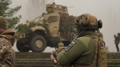 "Ми готові гідно зустріти ворога". Репортаж із військових навчань на Київщині