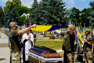 В Ужгороді попрощалися із загиблим захисником Сергієм Михайленком В Ужгороді попрощалися із загиблим захисником Сергієм Михайленком