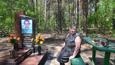 "Я не люблю число «26»": розповідь батька з Чернігівщини, який через війну втратив двох синів "Я не люблю число «26»": розповідь батька з Чернігівщини, який через війну втратив двох синів
