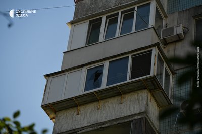 «Машина посічена шрапнеллю»: РФ атакувала житловий будинок в Одесі «Машина посічена шрапнеллю»: РФ атакувала житловий будинок в Одесі