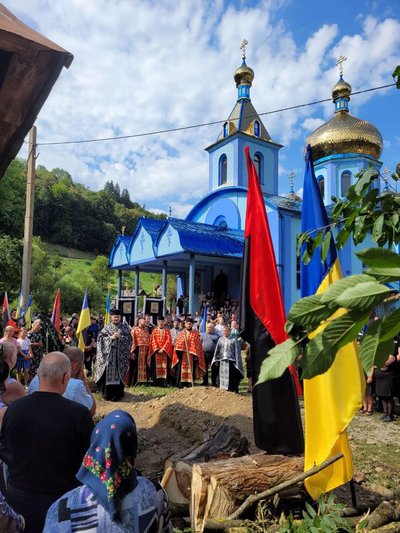 На Закарпатті попрощалися із полеглим захисником Миколою Боклажуком На Закарпатті попрощалися із полеглим захисником Миколою Боклажуком
