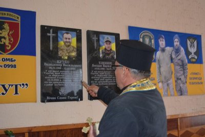 меморіальна дошка, володимир кутко меморіальна дошка, володимир кутко
