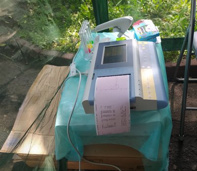 В одному з наметів під час медичного пікніка у Хмельницькому можна було зробити електрокардіограму В одному з наметів під час медичного пікніка у Хмельницькому можна було зробити електрокардіограму