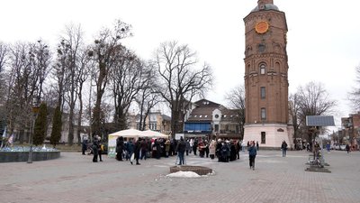 На благодійному ярмарку у Вінниці зібрали кошти для підтримки ЗСУ На благодійному ярмарку у Вінниці зібрали кошти для підтримки ЗСУ