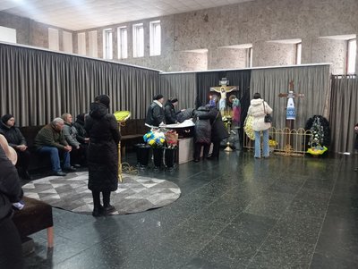 "Клята війна забирає найкращих": у Хмельницькому попрощалися із захисником Вадимом Солов’єм "Клята війна забирає найкращих": у Хмельницькому попрощалися із захисником Вадимом Солов’єм