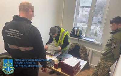 На Житомирщині службовців підозрюють у розтраті понад трьох мільйонів гривень, призначених для потреб військових На Житомирщині службовців підозрюють у розтраті понад трьох мільйонів гривень, призначених для потреб військових