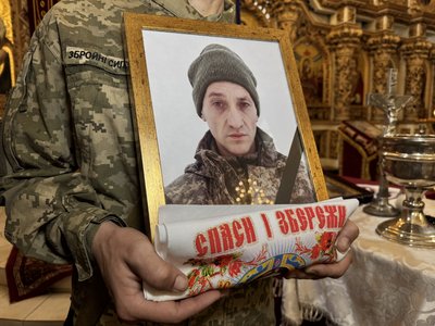 У Полтаві попрощалися із полеглим захисником Миколою Романом У Полтаві попрощалися із полеглим захисником Миколою Романом