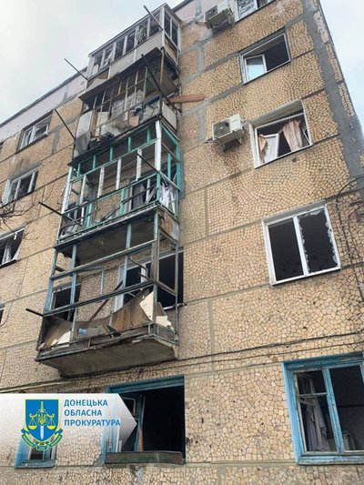 Росіяни завдали удару осколковими снарядами по центру міста Курахове Росіяни завдали удару осколковими снарядами по центру міста Курахове