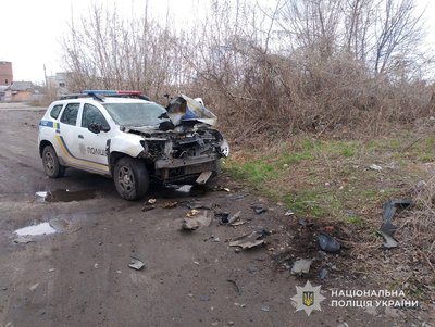 Дрон РФ влучив у поліцейську автівку у Білопіллі