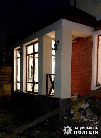 Наслідки атаки "шахедів" по Київщині: уламки впали на голову 82-річній жінці Наслідки атаки "шахедів" по Київщині: уламки впали на голову 82-річній жінці