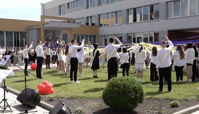 Останній дзвоник по-новому: як в Черкасах відзначили завершення навчального року Останній дзвоник по-новому: як в Черкасах відзначили завершення навчального року