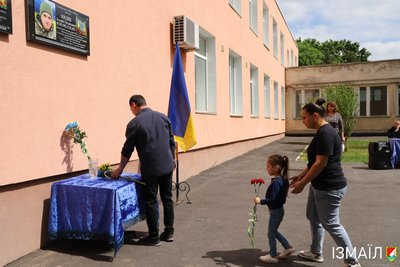 Загинув під Бахмутом: на Одещині відкрили меморіальну дошку на честь полеглого захисника Загинув під Бахмутом: на Одещині відкрили меморіальну дошку на честь полеглого захисника