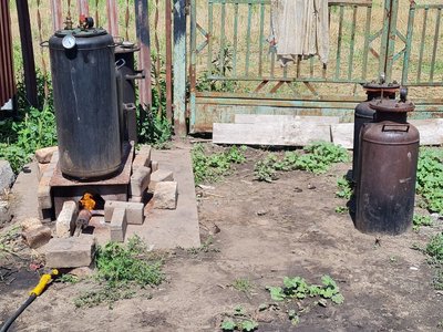 Тушкованку із кашею для воїнів волонтери готують в автоклавах, яких Юрію Огородньому привезли друзі-підприємці Тушкованку із кашею для воїнів волонтери готують в автоклавах, яких Юрію Огородньому привезли друзі-підприємці