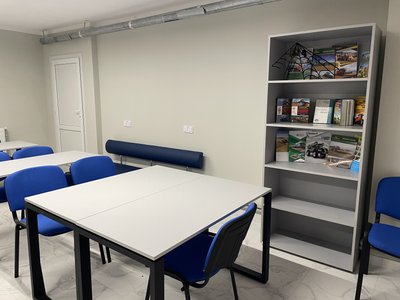 Училище в Полтаві, яке постраждало від обстрілу, отримало нове укриття Училище в Полтаві, яке постраждало від обстрілу, отримало нове укриття