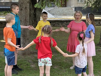 Вивезла шестеро дітей з Курахового в Ужгород. Історія родини Нетребенко із Донеччини Вивезла шестеро дітей з Курахового в Ужгород. Історія родини Нетребенко із Донеччини