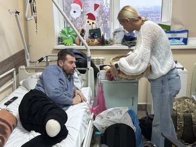 Військових в Ужгородській міській лікарні волонтери пригостили кутею Військових в Ужгородській міській лікарні волонтери пригостили кутею