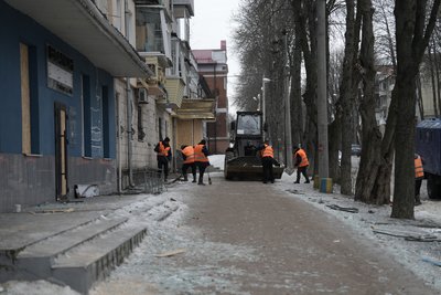 Травмовані 14 людей. Як справляються з наслідками російського обстрілу Сум містяни та підприємці Травмовані 14 людей. Як справляються з наслідками російського обстрілу Сум містяни та підприємці