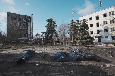 Тіла загиблих цивільних в Ізюмі на Харківщині 4 лютого 2025 року
