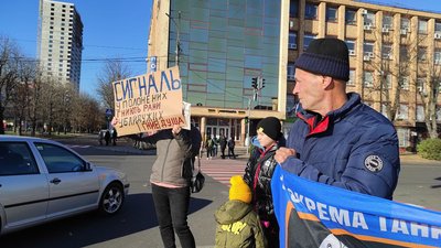 "Треба, щоб пам'ятали" — у Черкасах пройшла акція на підтримку полонених воїнів "Треба, щоб пам'ятали" — у Черкасах пройшла акція на підтримку полонених воїнів