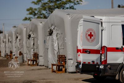 Нові транзитні центри для евакуації з Донецької області: як працюють, скільки людей вміщають, яку допомогу надають Нові транзитні центри для евакуації з Донецької області: як працюють, скільки людей вміщають, яку допомогу надають