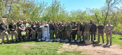 Капелан з Буковини Василь Гасинець освятив великодні страви для військових на фронті Капелан з Буковини Василь Гасинець освятив великодні страви для військових на фронті