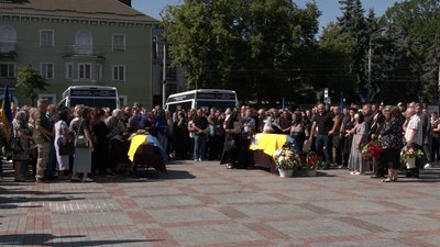 "Сьогодні тяжкий день для нас": з військовими Сергієм Шевчуком та Валентином Ланюшем попрощалися у Рівному "Сьогодні тяжкий день для нас": з військовими Сергієм Шевчуком та Валентином Ланюшем попрощалися у Рівному