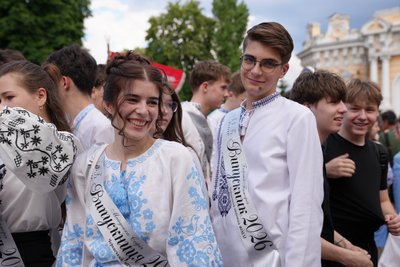 "Марш подяки": фоторепортаж з ходи випускників у Черкасах "Марш подяки": фоторепортаж з ходи випускників у Черкасах